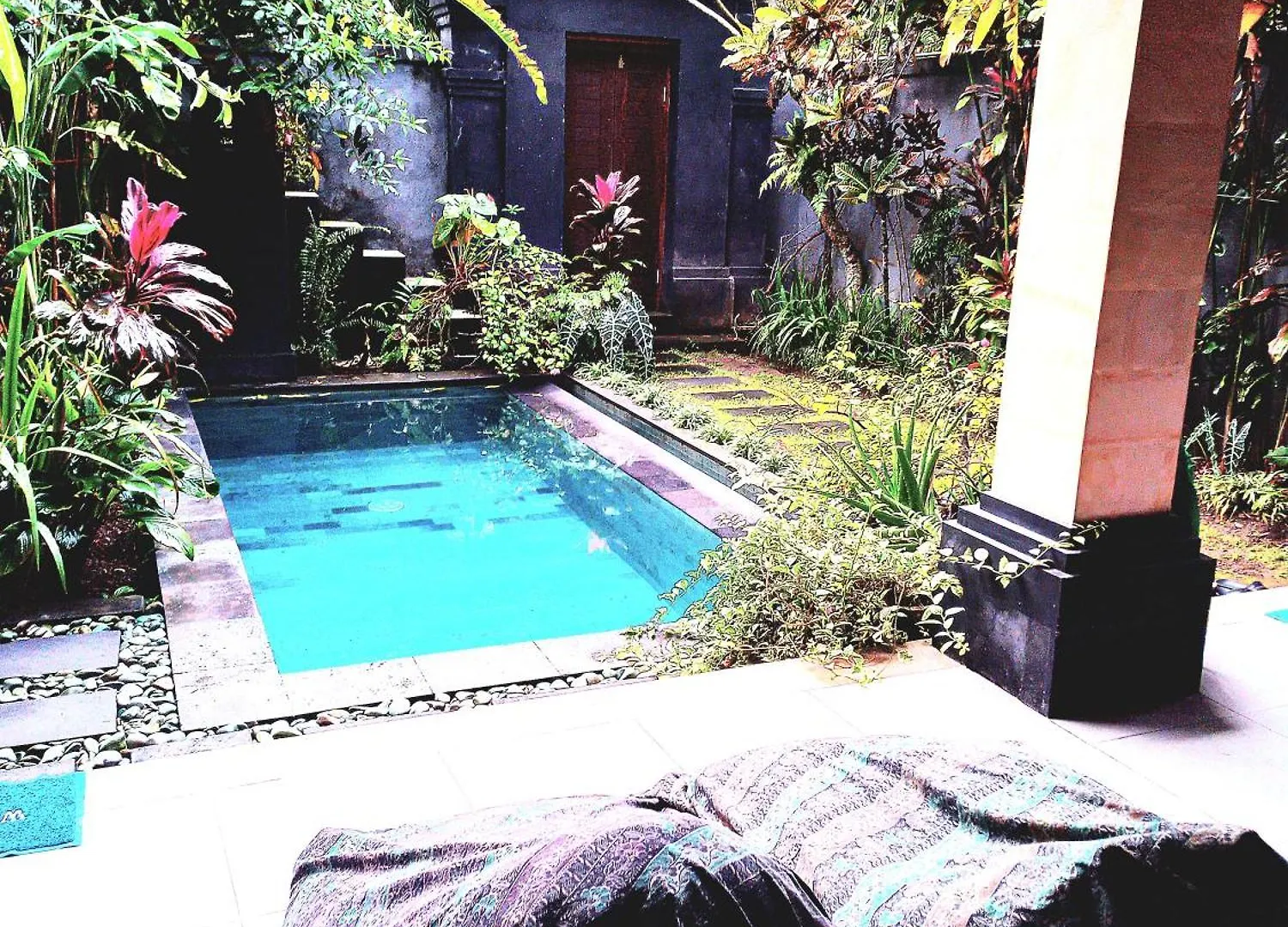 Sari House Ubud contacts